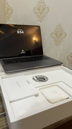 Macbook Pro M1 2020 - 8GB Ram - 256GB SSD