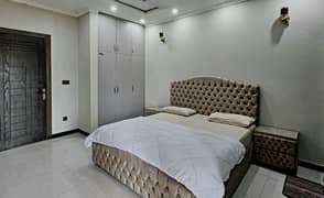 hume appne hostel k liy tow female warden K zarorat hi