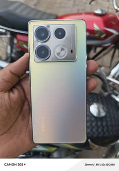 Infinix note 40 Gold color