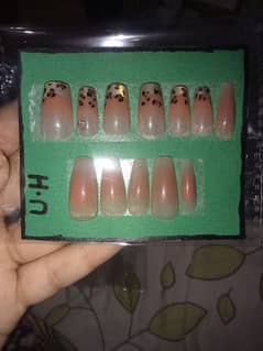 nails