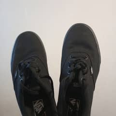 Vans Authentic Black (10/10 Condition) – Like New!