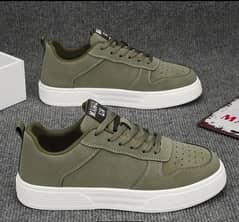 All season low-top sneakers
