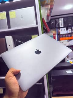 Macbook air M1  2020 Grey 240 cycle counts