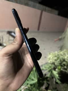 I phone 11pro max 256gb. Factory unlock