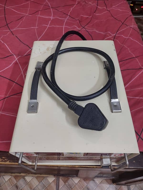 universal A-100 input 100v output 220v 2