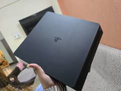 Sony PS4 Slim 1TB - 2 Controllers - 2 Games - CUH-2102B - Jet Black