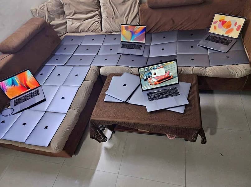 (16 inch) (2019) i9 (16gb/1TB  ) (4gb GPU) (APPLE PRO) Magic Keyboard 18