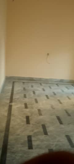 4 Marla upper portion for rent with gas