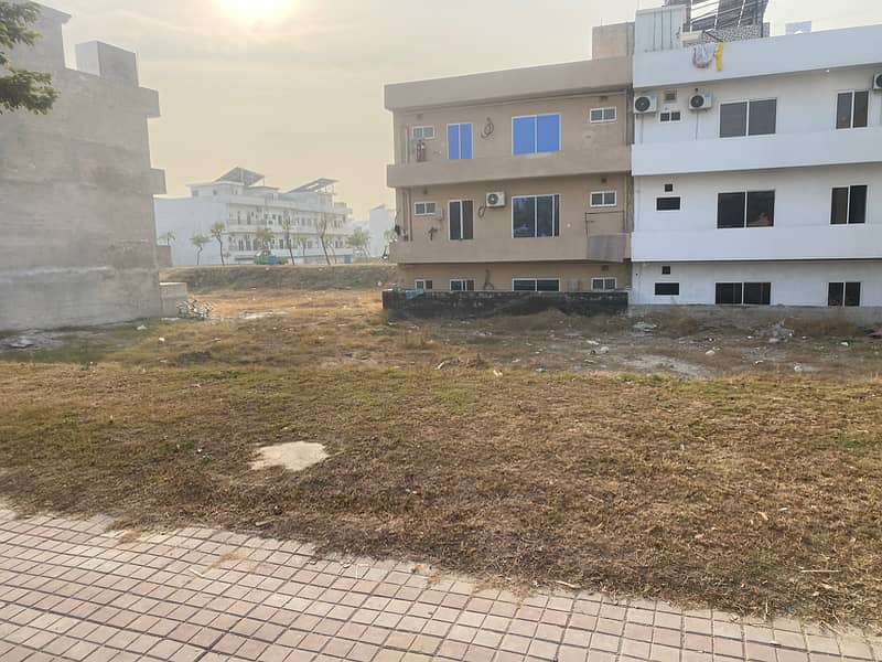 10 Marla Plot Available In Rehman Enclave 1