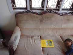 I'm selling sofa set 5 seater urgent sale