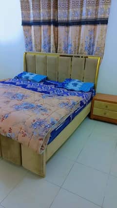 Daily bacises 1 bed rom short time coupel Allow Safe & scour 100%