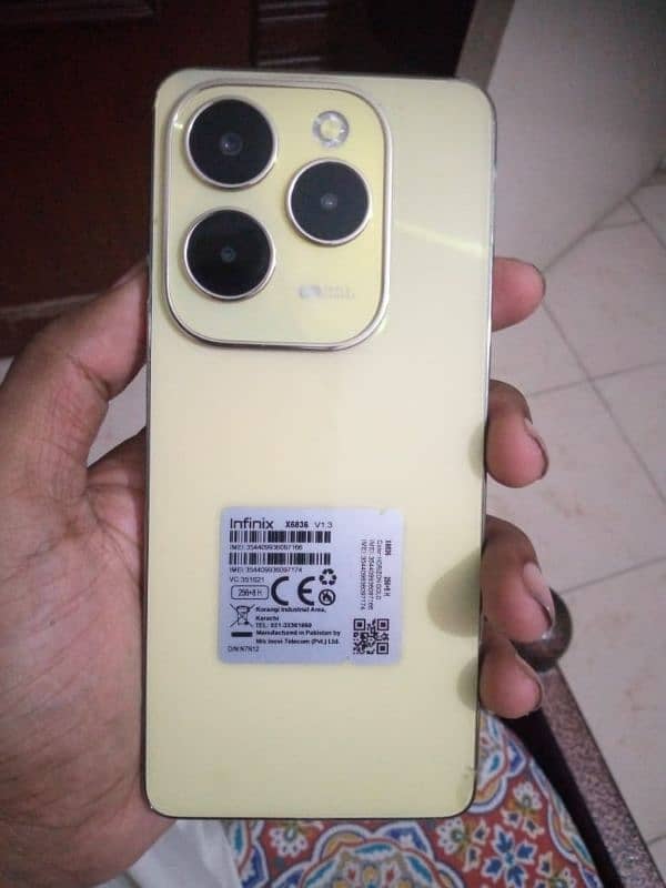 I m selling Infinix hot 40 1