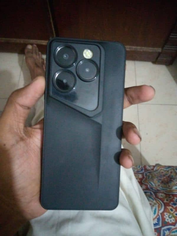 I m selling Infinix hot 40 4