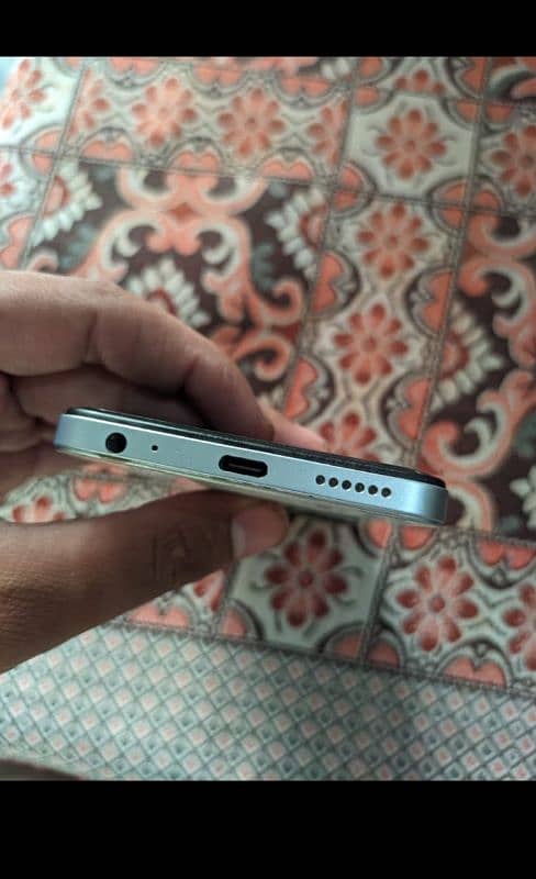 techno spark 20c 4/128 GB 8