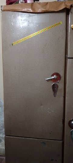 03068274435 almari 4 sale