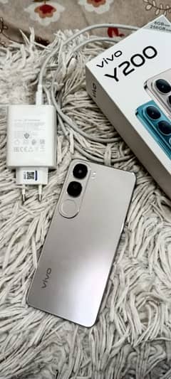 VIVO Y200 WITH BOX 1 WEEK USED