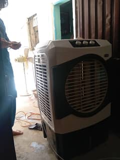 12 v cooler dc . 1mnth use only . super aisa compny