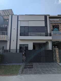 Premium Facing Park 5 Marla House Is Available In DD Block For sale