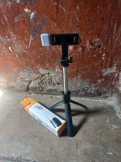 Selfie stick wireless
