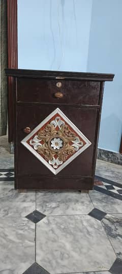 wardrobe / Side table