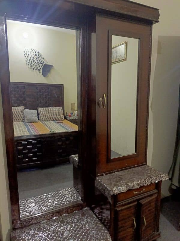 Bed with dressing table and two side tables 0