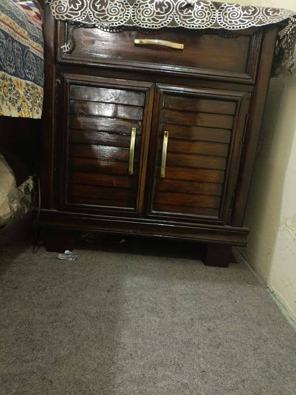 Bed with dressing table and two side tables 2