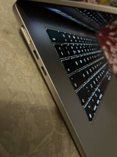 MacBook Air M3 Starlight 15”