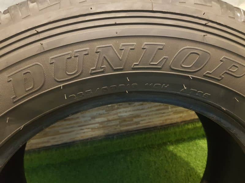 Dunlop Tyres Set (4) in Lush condition, 18 Number 1
