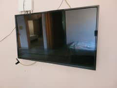 AKIRA 32" LED TV. ONLY BIOS ISSUE