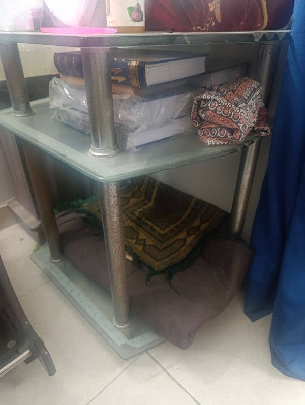 Three Step mirror Table, used but not broken only little rusty pillars 0