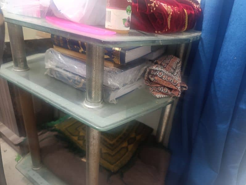 Three Step mirror Table, used but not broken only little rusty pillars 1