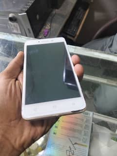 oppo a37 3gb 32gb all ok hai thore din pahle penal dalwaya tha
