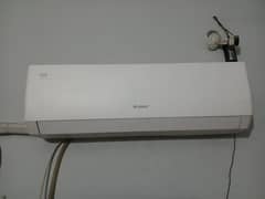 Gree 1.5 Ton Split AC – Excellent Condition (10/10) | With Compressor