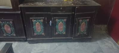 ایک عدد شو کیس ایک الماری برائے فروخت