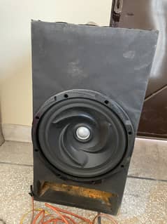Amplifier and bass tube