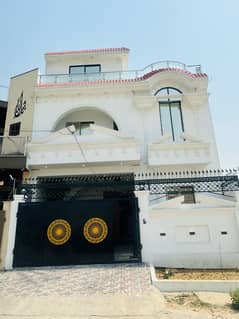 Block E st 26 6.5 marla house for sale