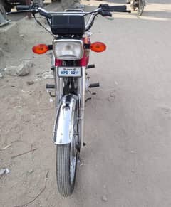 United US 125CG urgent for sale contact WhatsApp,,03273583369