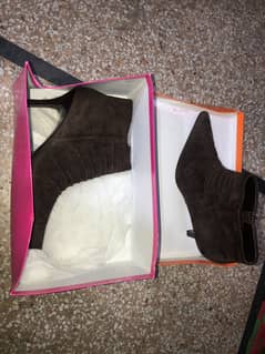 Carvelq branded Shoes (paris)