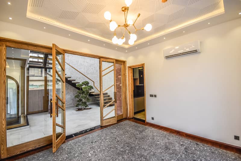 1 KANAL UPPER PORTION EXCELLETN LOCATION OF DHA PHASE 5 BLOCK L 5