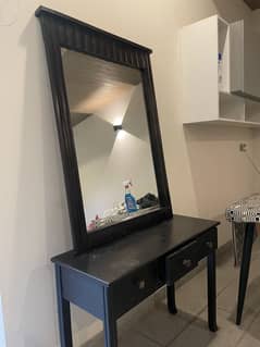 Chenone dressing table