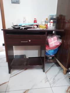 Computer table