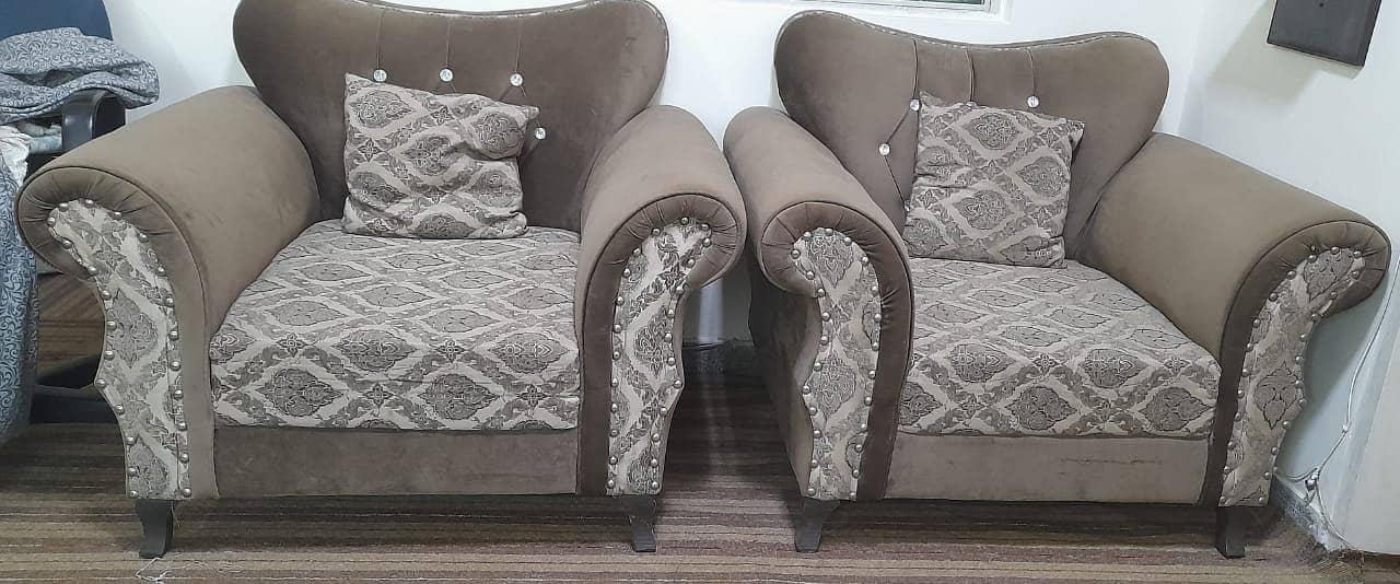 seven seater sofa set in new condition 2