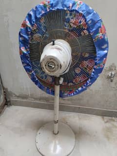 urjent sale pedestal fan
