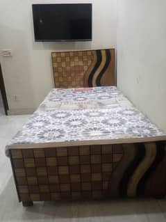 Single bed with Mattress