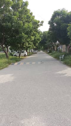 CORNER 200 SQY PLOT BLOCK A, 40 FEET ROAD - GARDEN CITY