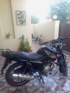 Yamaha ybr 2015 for sale.