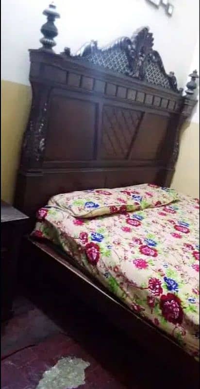 Full size bed without matrix side tables and dressing table 1