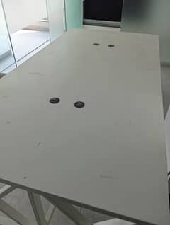 Selling a high-quality office table in very good condition
