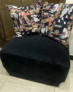 Ottoman 1 seater black velvet
