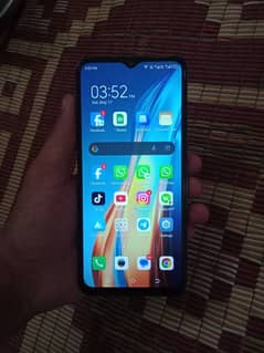 Tecno Spark 10C 4+4/128 with box